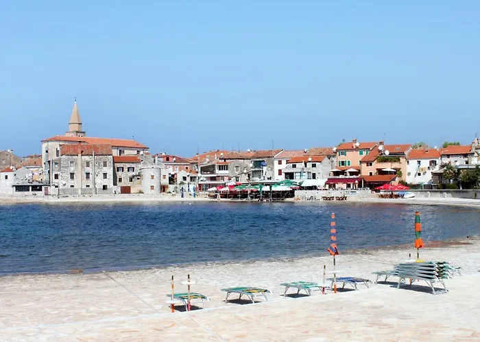 And By The Sea - 7132 Penzion