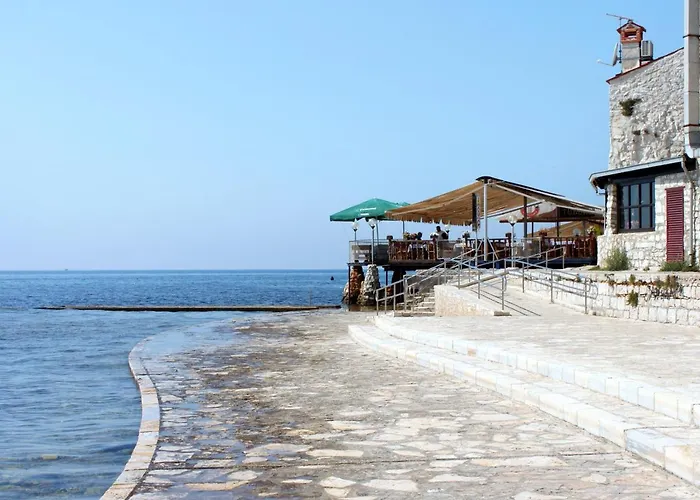 And By The Sea - 7132 Penzion