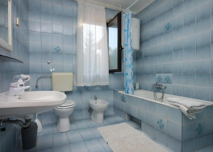 And By The Sea - 7132 3* Umag