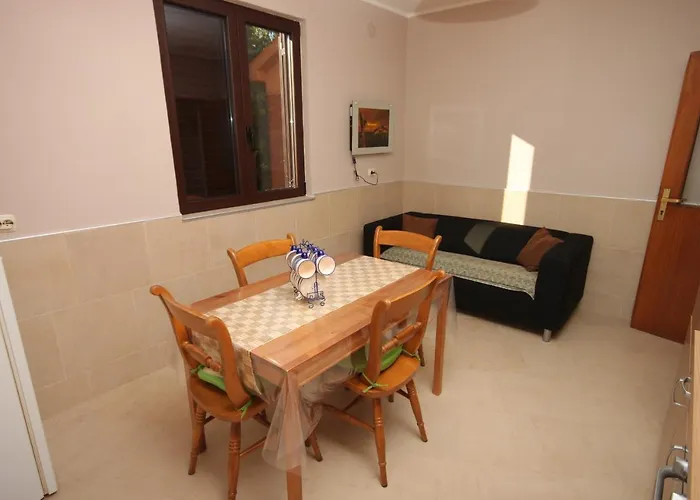 And By The Sea - 7132 Umag