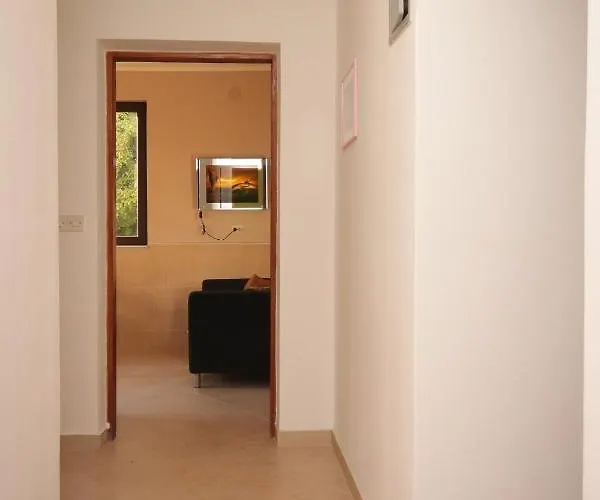 And By The Sea - 7132 Penzion 3*