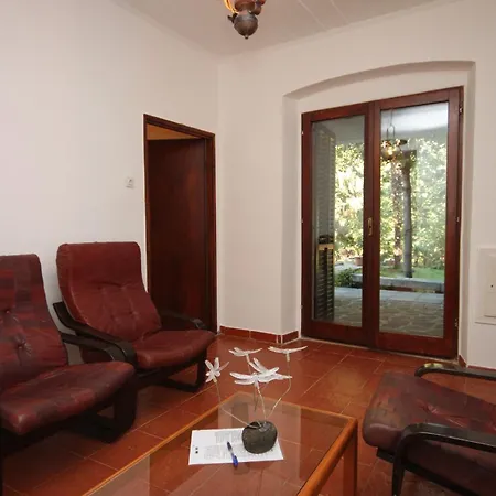 And By The Sea - 7132 Guest house